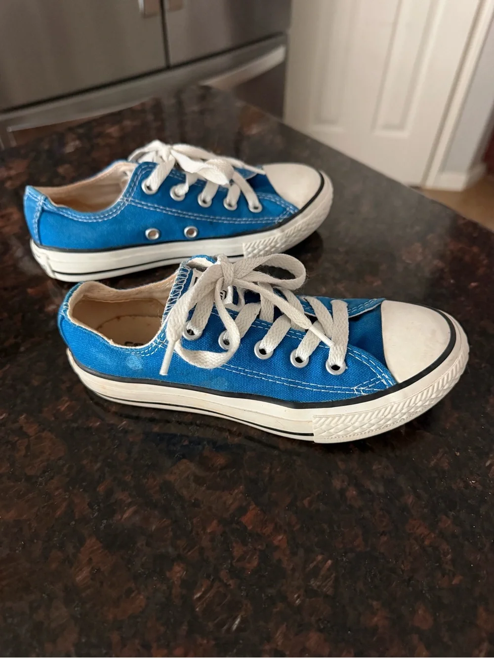 Converse Kids Low-Top Sneakers in Blue and White